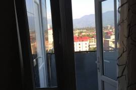 იყიდება ბინა, 4 ოთახიანი, ძველი აშენებული, ბათუმი, აღმაშენებლის უბანი