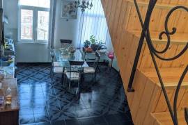 House For Sale, vake