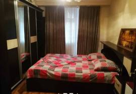 Daily Apartment Rent, 3 Room, Old building, Batumi