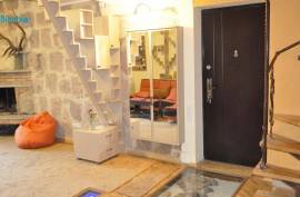 Apartment for sale, Old building, Mtatsminda