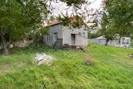 Land For Sale, Lisi lake