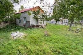 Land For Sale, Lisi lake