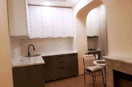 ქირავდება ბინა, 1 ოთახიანი, ძველი აშენებული, თბილისი, საბურთალო