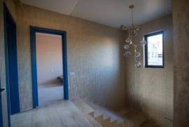 House For Sale, Agaraki