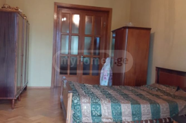 Apartment for sale, Old building, Districts of Vazha-Pshavela