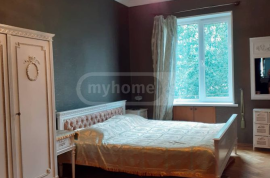 Apartment for sale, Old building, Districts of Vazha-Pshavela