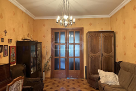 Apartment for sale, Old building, Districts of Vazha-Pshavela