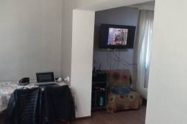 For Rent, 3 Room, Old building, Tbilisi, saburtalo