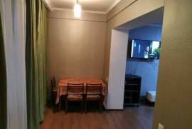 For Rent, 3 Room, Old building, Tbilisi, saburtalo