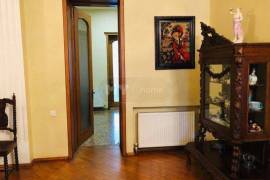 Apartment for sale, 5 Room, Old building, Batumi