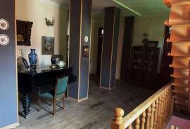 House For Sale, Nadzaladevi