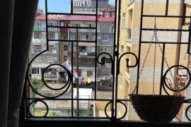 ქირავდება ბინა დღიურად, 5 ოთახიანი, ძველი აშენებული, ბათუმი