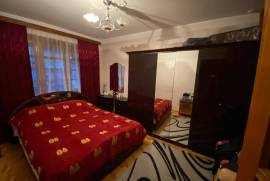 Продается квартира, 4 Kомнатная, Старое здание, Тбилиси, Исани