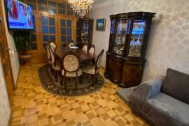Продается квартира, Старое здание, Исани