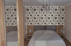 იყიდება ბინა, 3 ოთახიანი, ძველი აშენებული, თბილისი, კონიაკის დას.