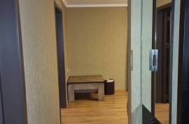 იყიდება ბინა, 3 ოთახიანი, ძველი აშენებული, თბილისი, კონიაკის დას.