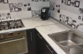 იყიდება ბინა, 3 ოთახიანი, ძველი აშენებული, თბილისი, კონიაკის დას.