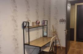 იყიდება ბინა, 3 ოთახიანი, ძველი აშენებული, თბილისი, კონიაკის დას.