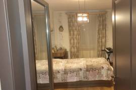 იყიდება ბინა, 3 ოთახიანი, ძველი აშენებული, თბილისი, კონიაკის დას.