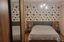 იყიდება ბინა, 3 ოთახიანი, ძველი აშენებული, თბილისი, კონიაკის დას.