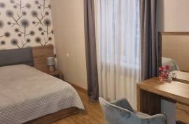 იყიდება ბინა, 3 ოთახიანი, ძველი აშენებული, თბილისი, კონიაკის დას.