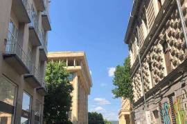 Apartment for sale, Old building, Mtatsminda