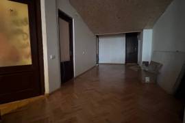 Apartment for sale, Old building, vake