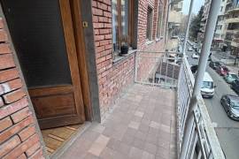 Apartment for sale, Old building, vake