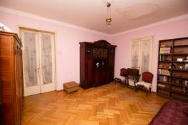 Apartment for sale, Old building, vake