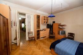 Apartment for sale, Old building, vake