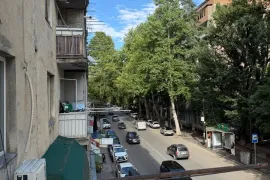 ქირავდება ბინა დღიურად, 2 ოთახიანი, ძველი აშენებული, თბილისი, საბურთალო