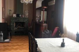 იყიდება ბინა, 4 ოთახიანი, ძველი აშენებული, თბილისი, საბურთალო