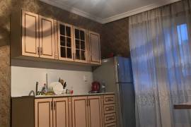 Аренда, 4 Kомнатная, Старое здание, Кутаиси