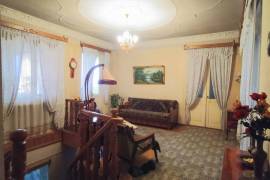 იყიდება სახლი, 7 ოთახიანი, გორი, გორი