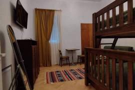 ქირავდება ბინა, ძველი აშენებული, სოლოლაკი