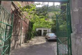 ქირავდება ბინა, ძველი აშენებული, სოლოლაკი