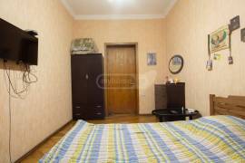 Apartment for sale, Old building, Mtatsminda