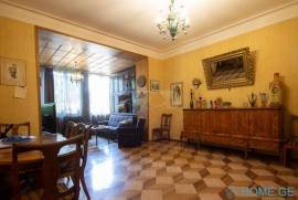 Apartment for sale, Old building, Mtatsminda