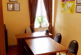 Продается квартира, 5 Kомнатная, Старое здание, Тбилиси, Чугурети