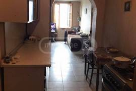 Продается квартира, 6 Kомнатная, Старое здание, Тбилиси, Крцаниси