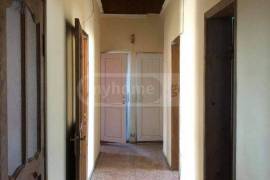 Apartment for sale, 4 Room, Old building, Batumi