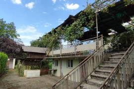 იყიდება სახლი, 7 ოთახიანი, ზუგდიდი, ზუგდიდი