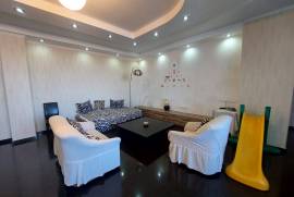 Apartment for sale, Old building, Mtatsminda