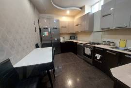 Apartment for sale, Old building, Mtatsminda