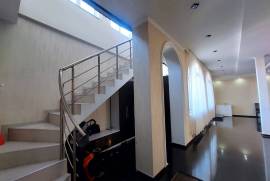 Apartment for sale, Old building, Mtatsminda