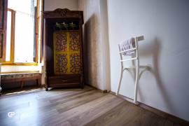 Продается квартира, 5 Kомнатная, Старое здание, Тбилиси, Сололаки