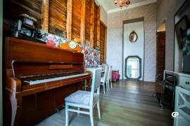 Продается квартира, 5 Kомнатная, Старое здание, Тбилиси, Сололаки