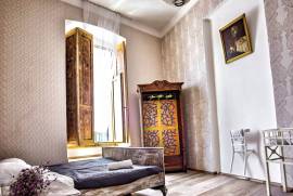 Продается квартира, 5 Kомнатная, Старое здание, Тбилиси, Сололаки