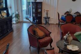 Продается квартира, 5 Kомнатная, Старое здание, Кутаиси