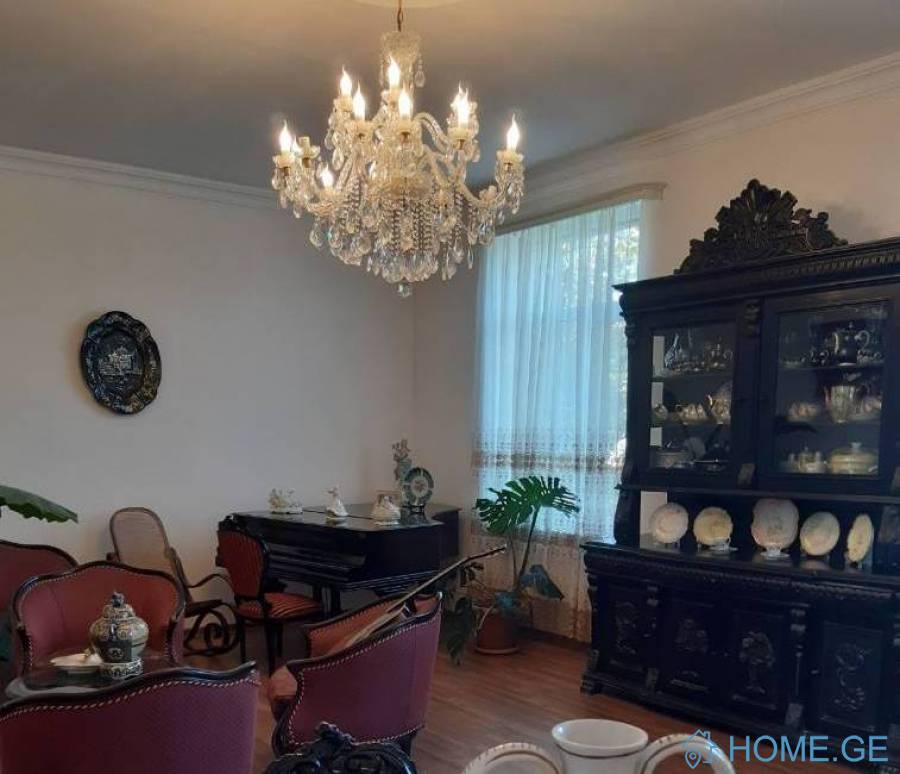 Продается квартира, 5 Kомнатная, Старое здание, Кутаиси